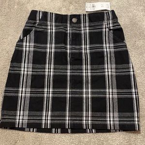 Plaid High-Rise black and white skirt